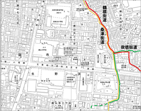 図２．御勝山古墳の現状と街道