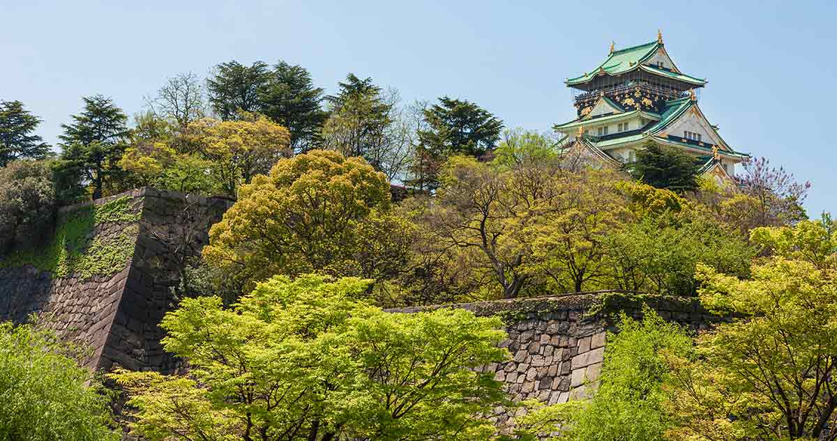 大阪城の撮影スポット 青屋門からの眺望と高石垣