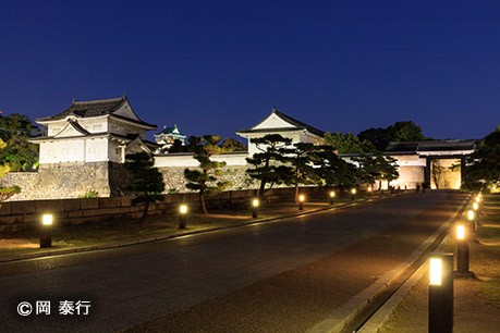 写真５．大手土橋から見る大手門や千貫櫓